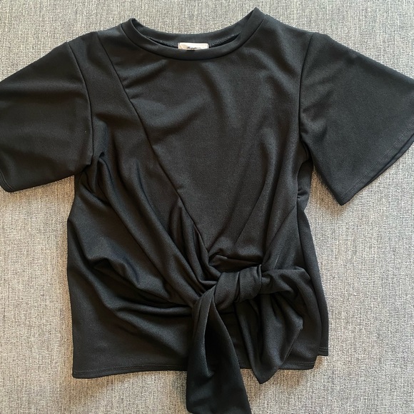 Black wrap top 🖤 - Picture 5 of 5